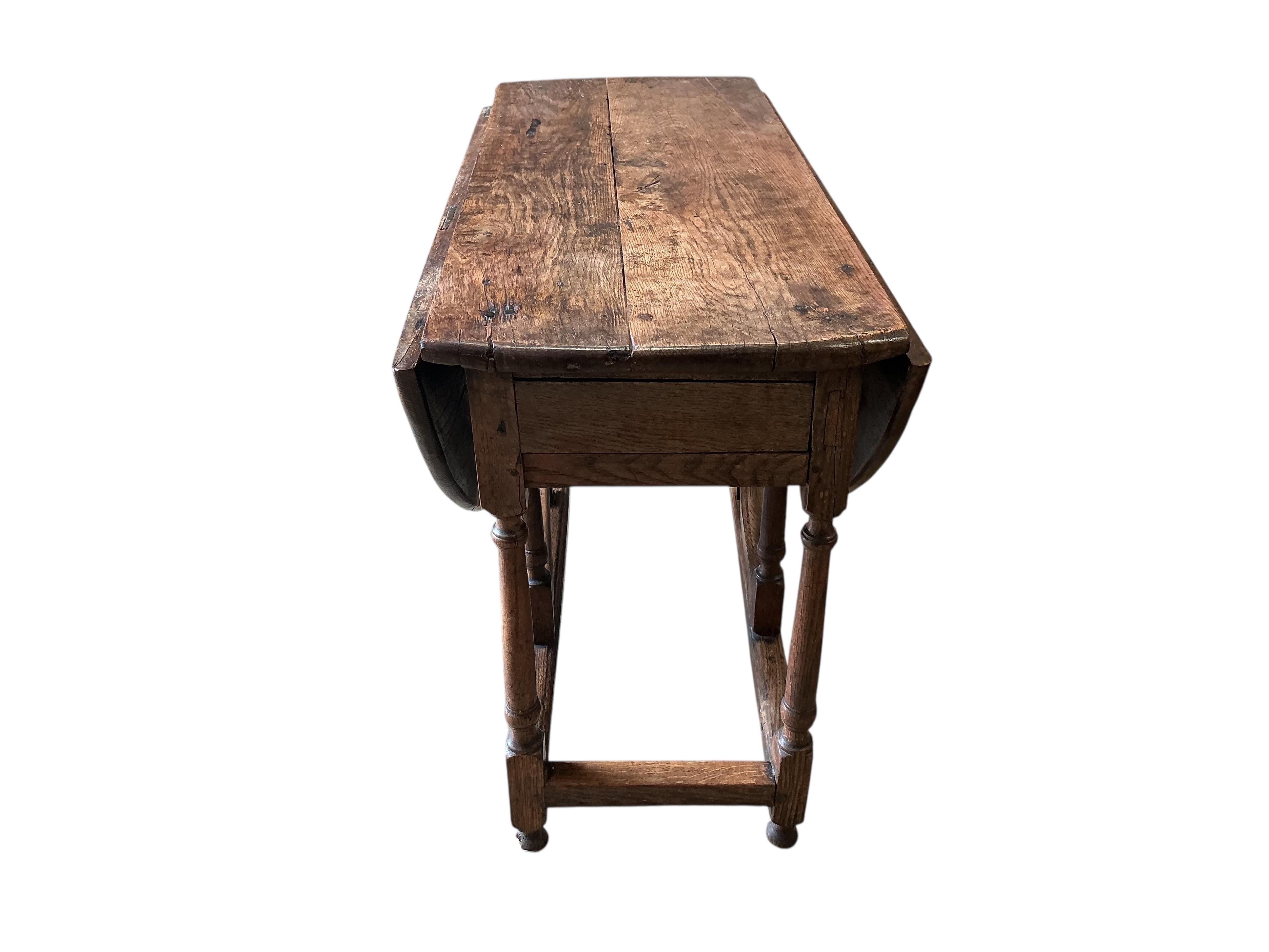 An 18th century oak gateleg table, width 100cm, depth 47cm, height 70cm